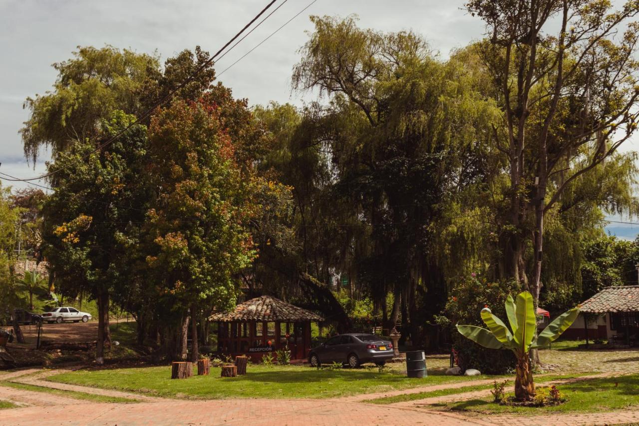 Hotel Y Centro De Convenciones Pueblito De Yerbabuena Paraiso Natural Чіа Екстер'єр фото
