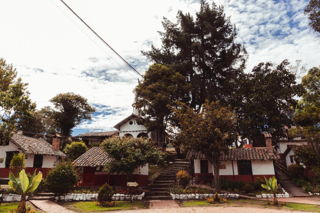 Hotel Y Centro De Convenciones Pueblito De Yerbabuena Paraiso Natural Чіа Екстер'єр фото